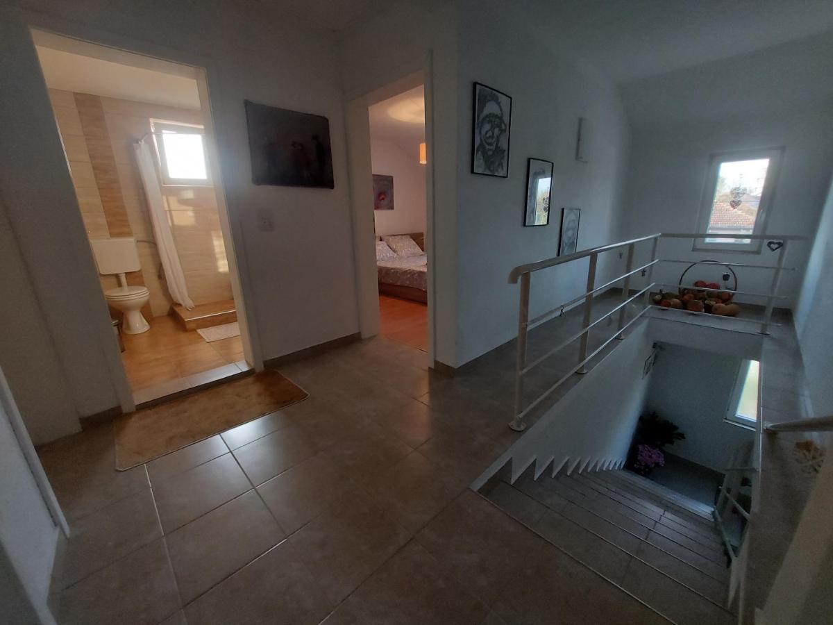 My Parents Guest House Petrovec Pokoj fotografie